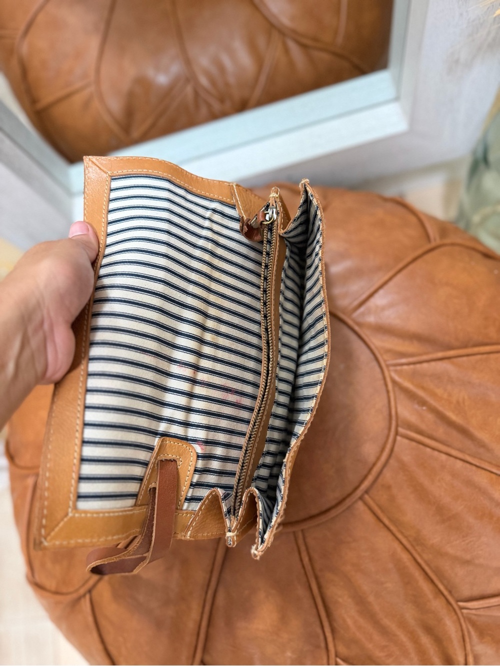 π€β¨ 1937 Accessories 100% Leather Cognac Wristlet Wallet β¨π€ - Picture 6 of 13
